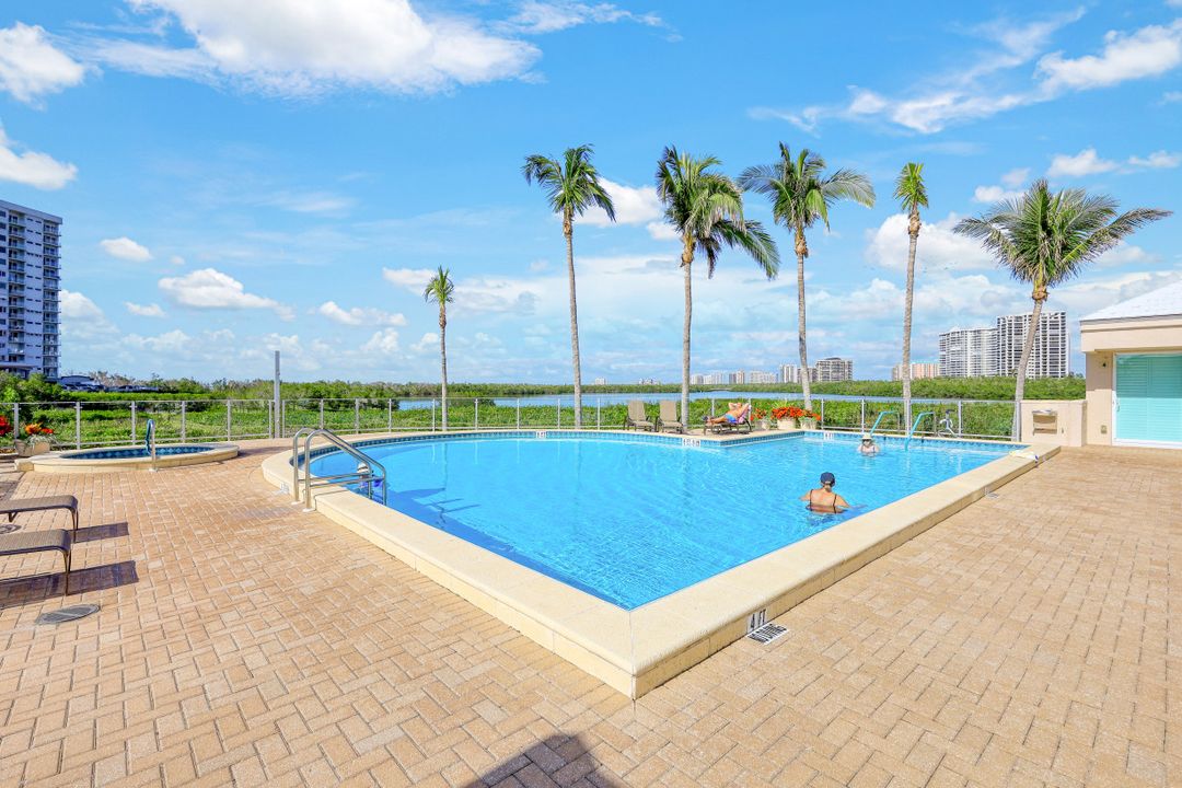 60 Seagate Dr #1204, Naples, FL 34103