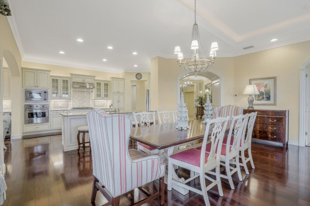 2542 Marquesa Royale Ln #301, Naples, FL 34109