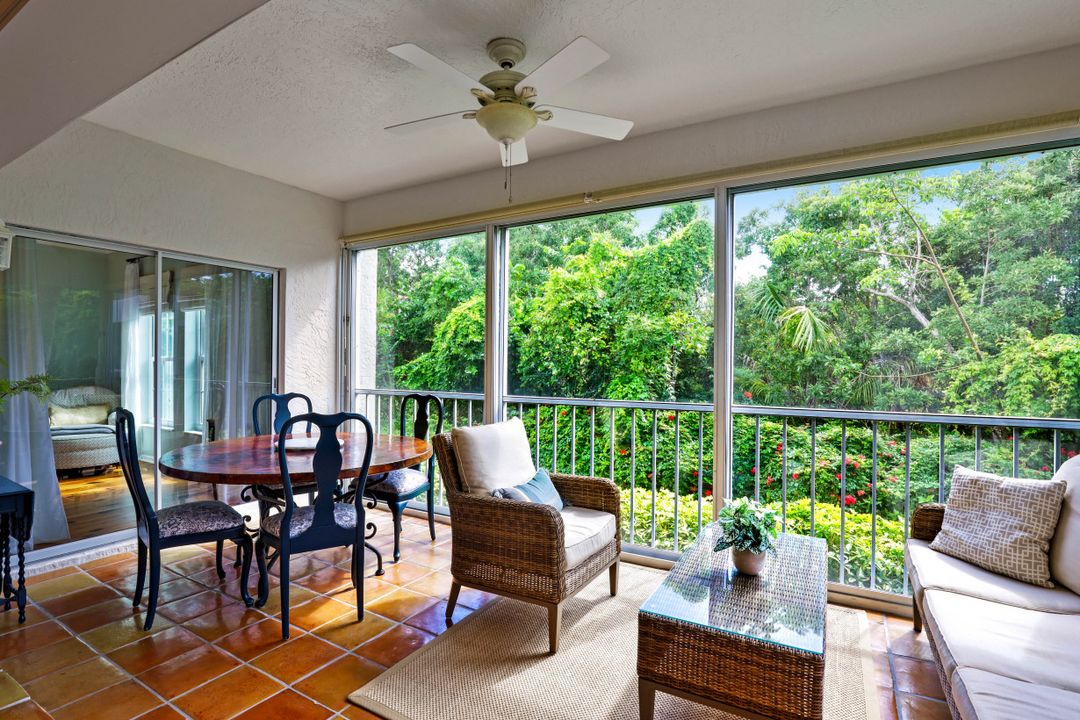 5897 Chanteclair Dr #313, Naples, FL 34108