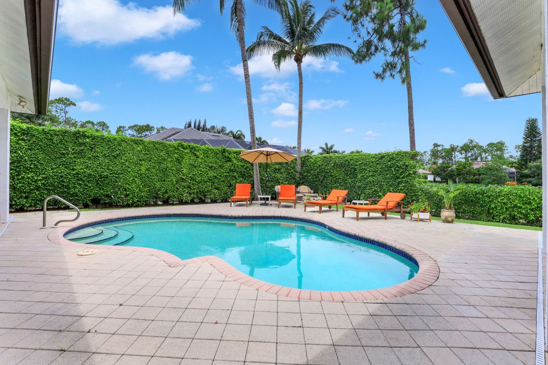 9925 Clear Lake Cir, Naples, FL 34109