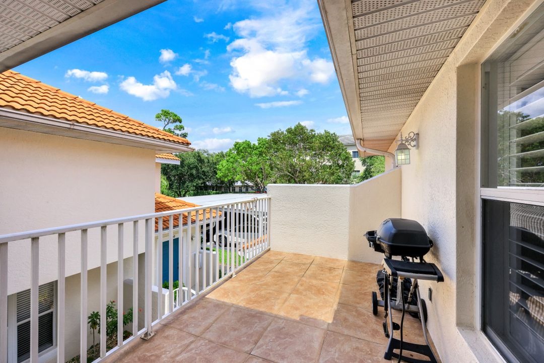 5100 Cedar Springs Dr #201, Naples, FL 34110