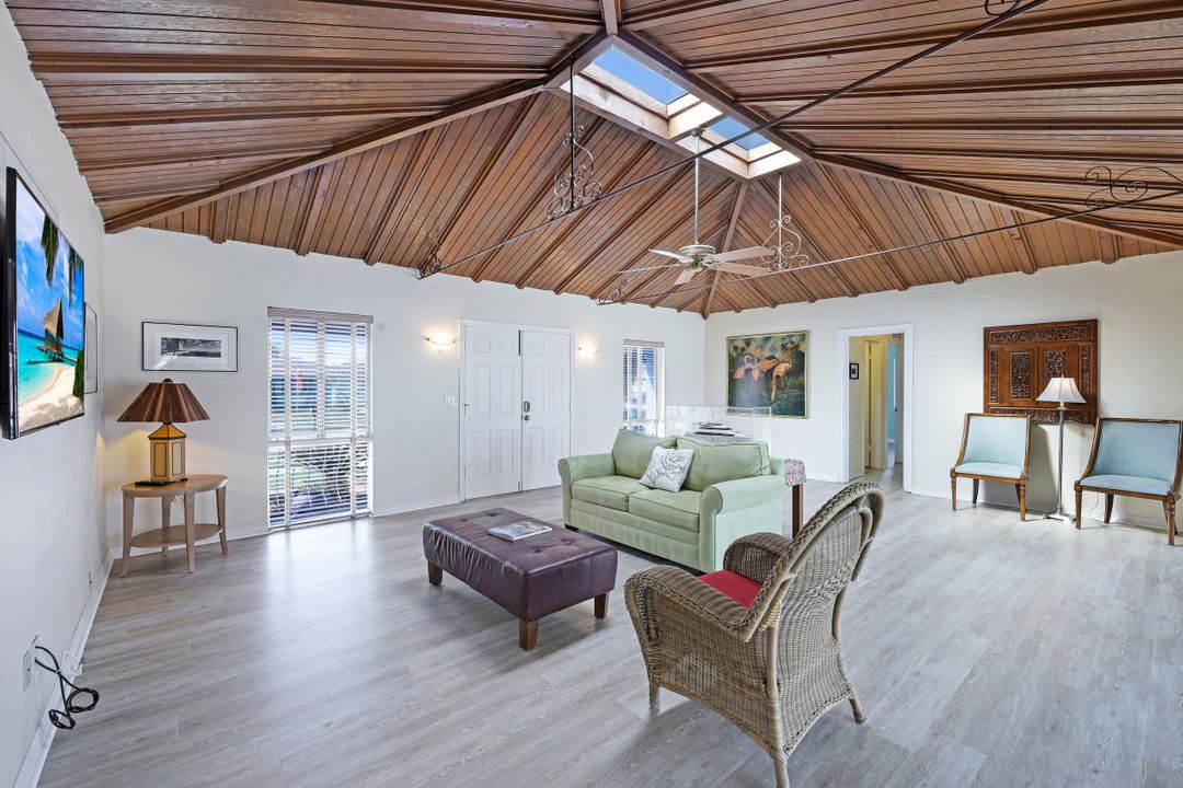 827 Chestnut Ct, Marco Island, FL 34145