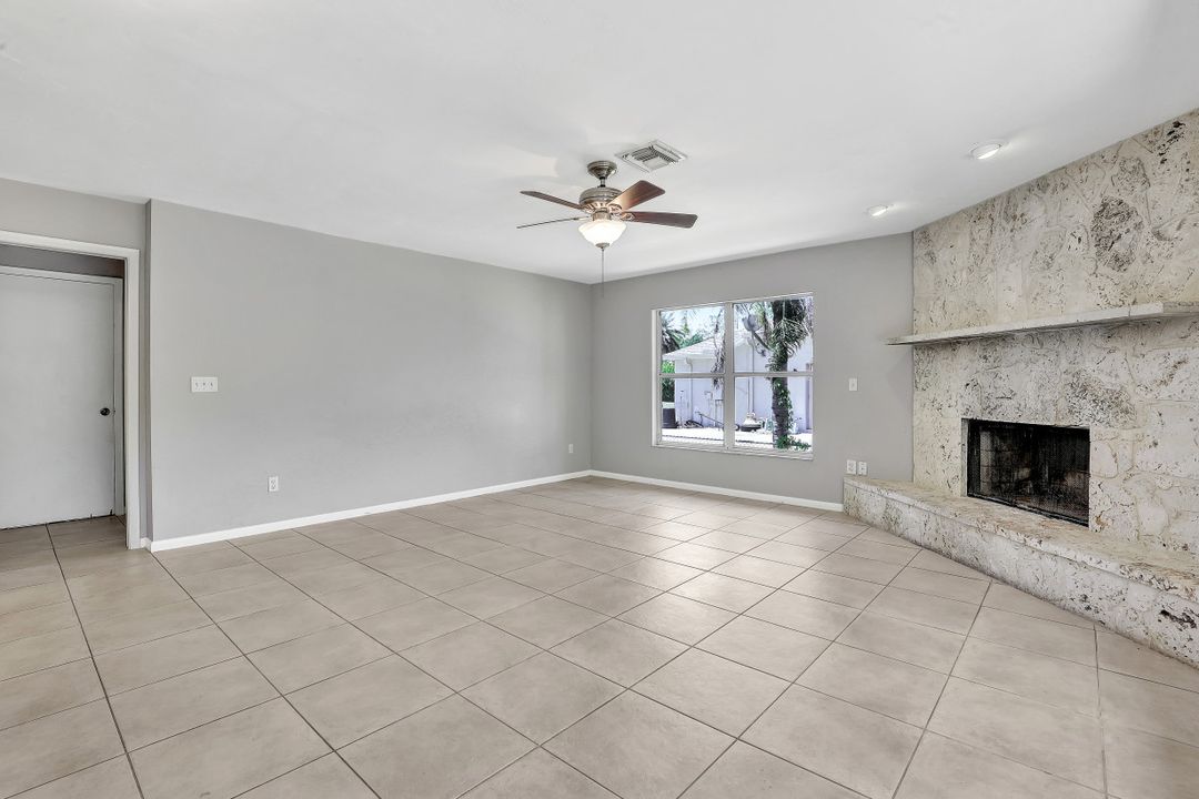 6581 Sable Ridge Ln, Naples, FL 34109
