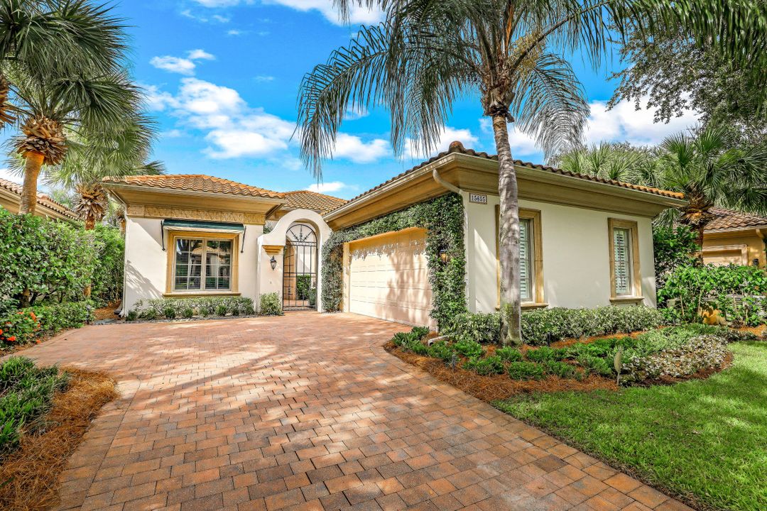 15655 Villoresi Way, Naples, FL 34110