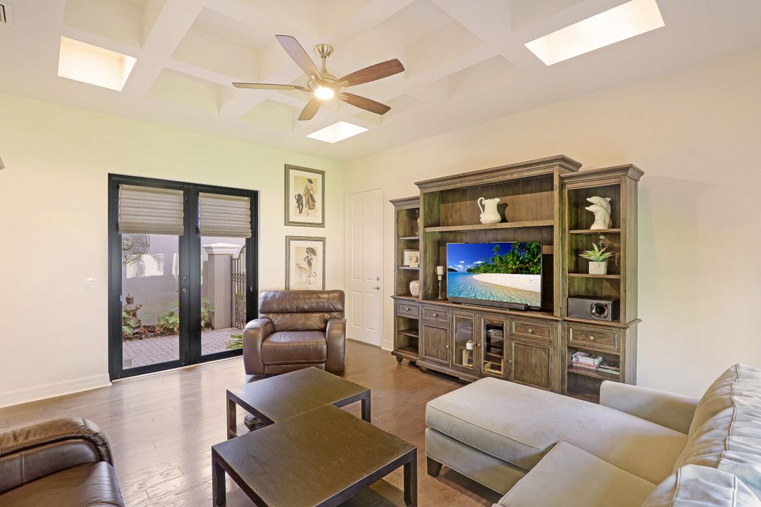 2760 Crystal Way, Naples, FL 34119