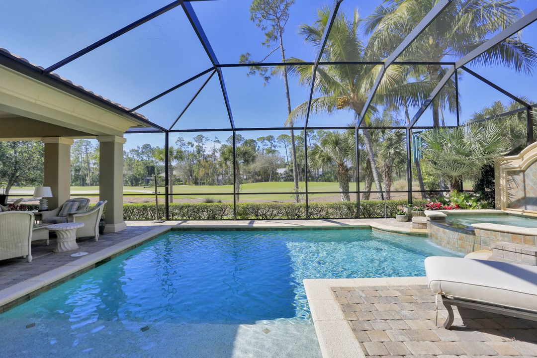 2911 Tiburon Blvd E, Naples, FL 34109