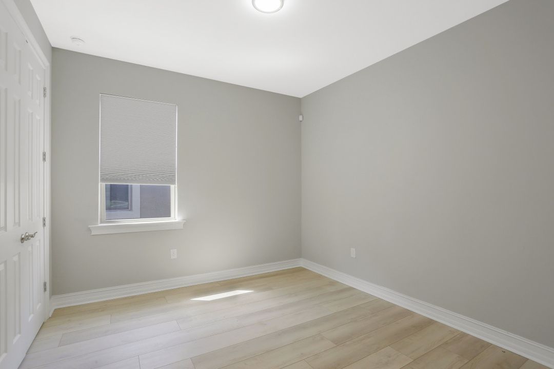 16387 Barclay Ct, Naples, FL 34110