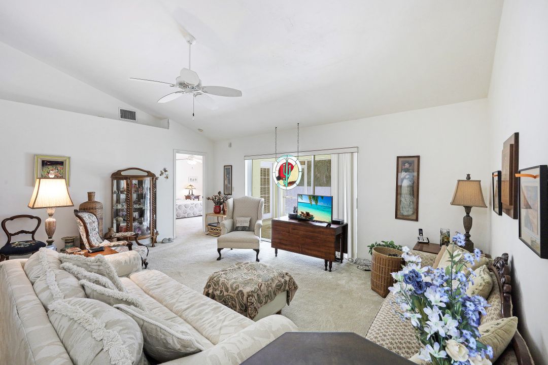 812 102nd Ave N, Naples, FL 34108