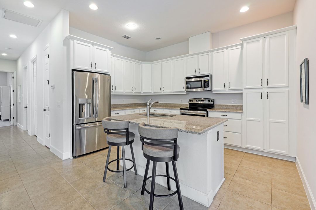 9123 Isla Bella Cir, Bonita Springs, FL 34135