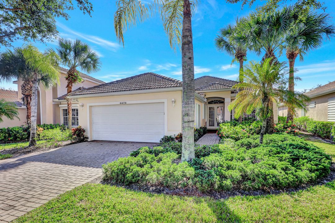 6474 Waverly Green Way, Naples, FL 34110