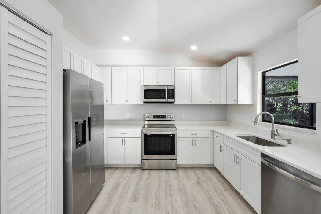 3658 Kent Dr, Naples, FL 34112