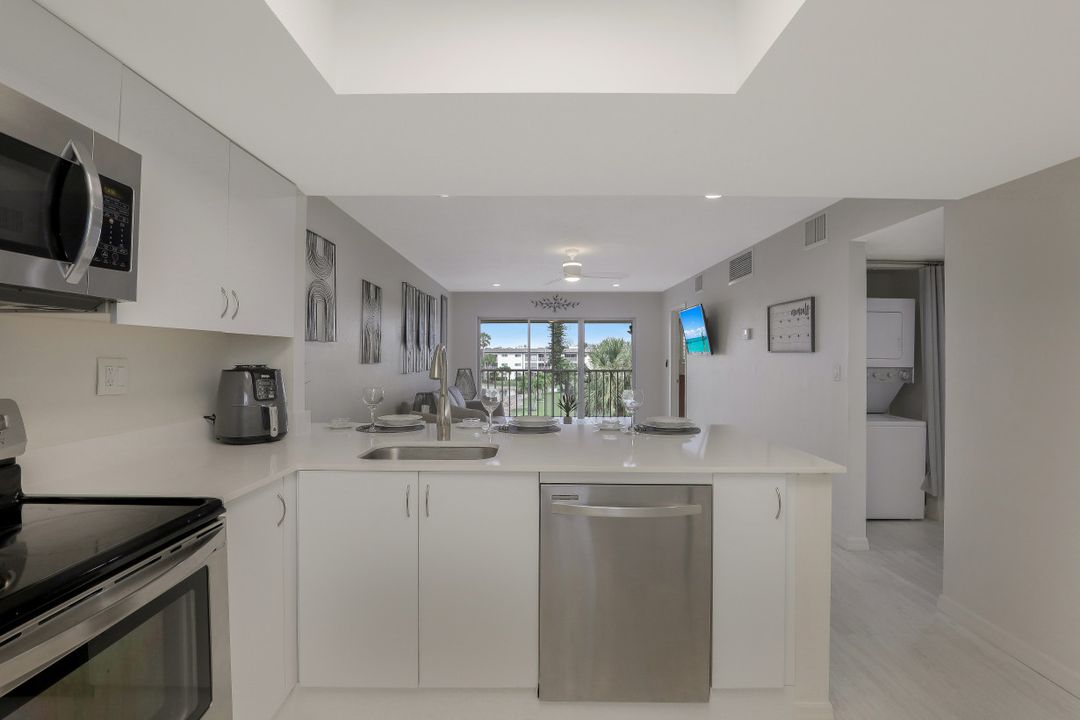 1004 Manatee Rd, Naples, FL 34114