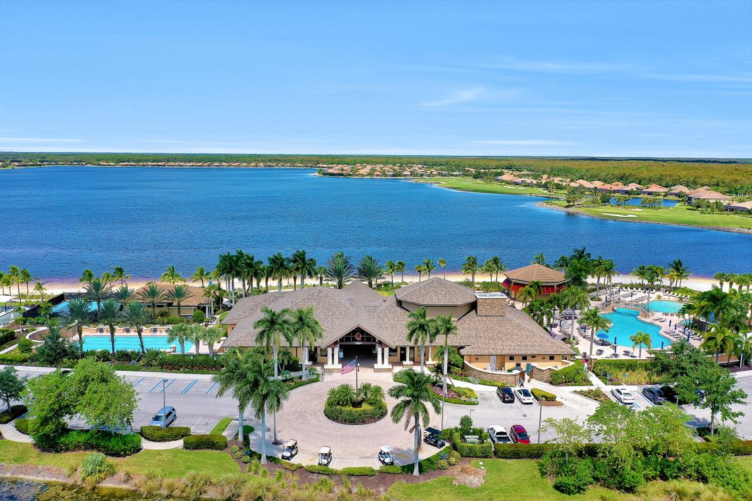 8806 Spinner Cove Ln, Naples, FL 34120