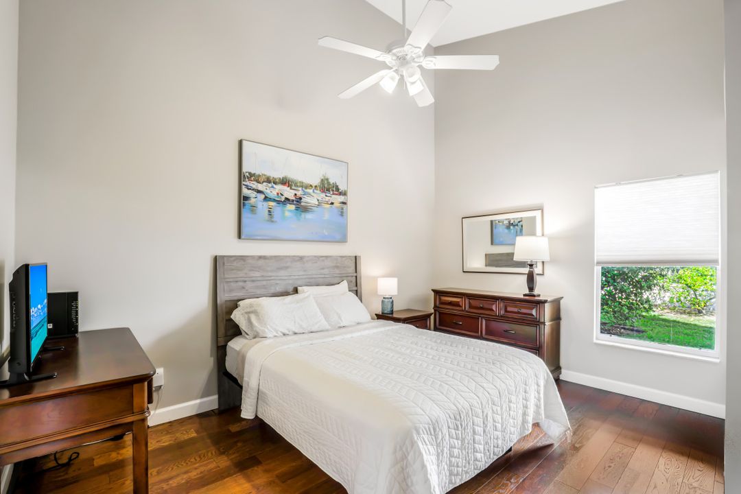 1517 Kenridge Pl, Naples, FL 34104