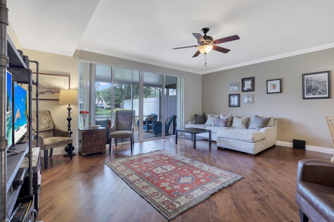 5637 Cove Cir, Naples, FL 34119