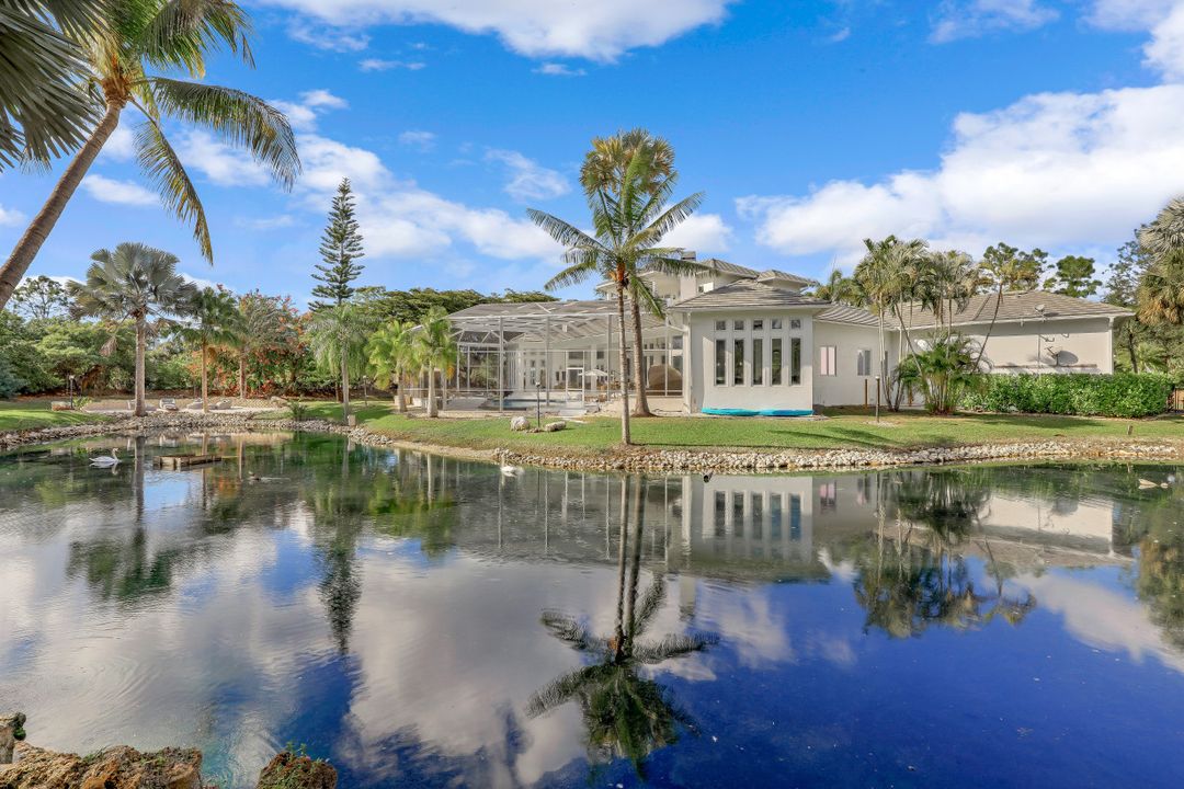 6262 Standing Oaks Ln, Naples, FL 34119