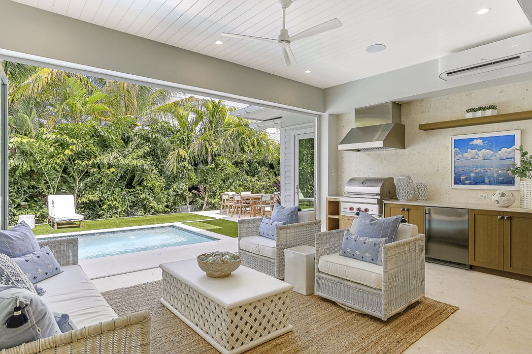 1040 2nd St S, Naples, FL 34102