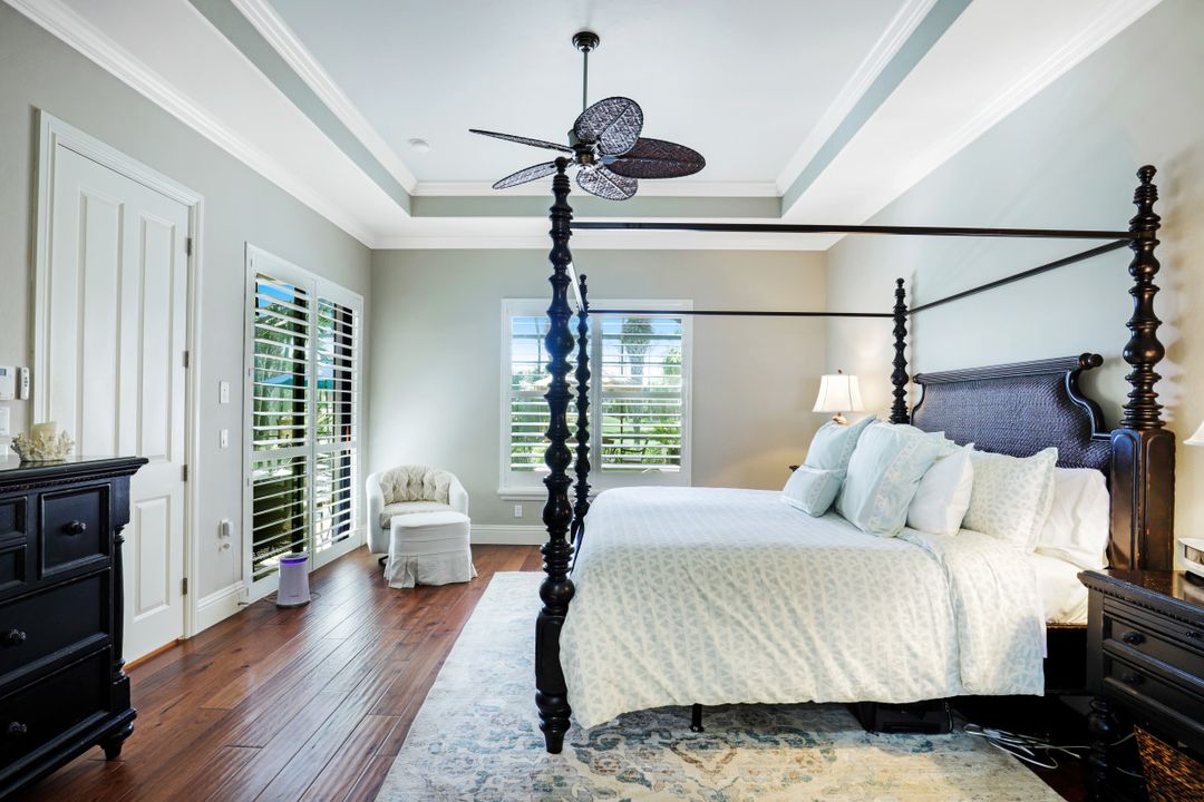 7599 Moorgate Point Way, Naples, FL 34113