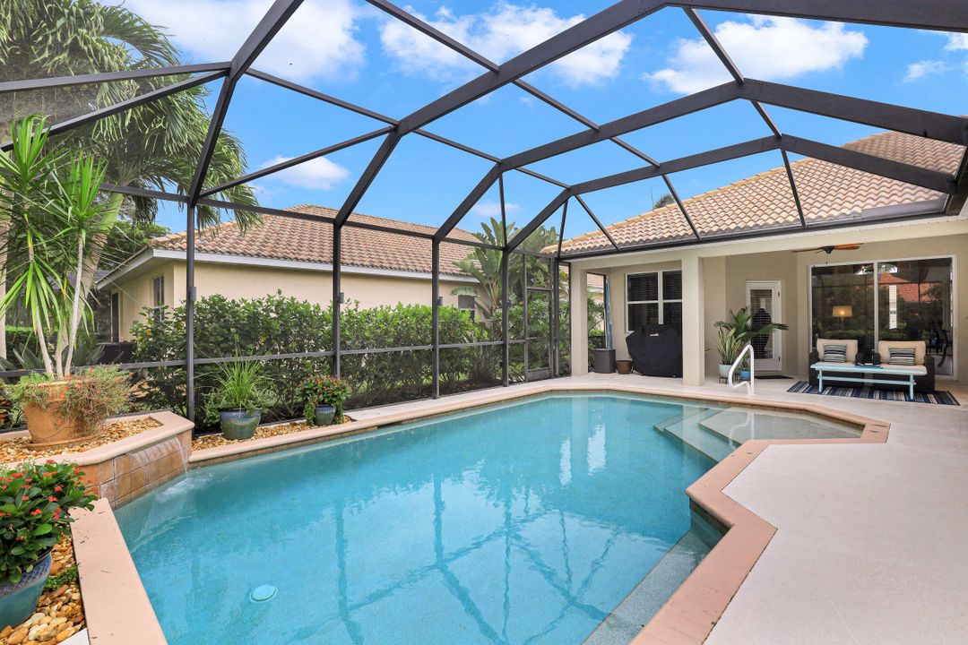 10621 Sir Michaels Pl Dr, Bonita Springs, FL 34135