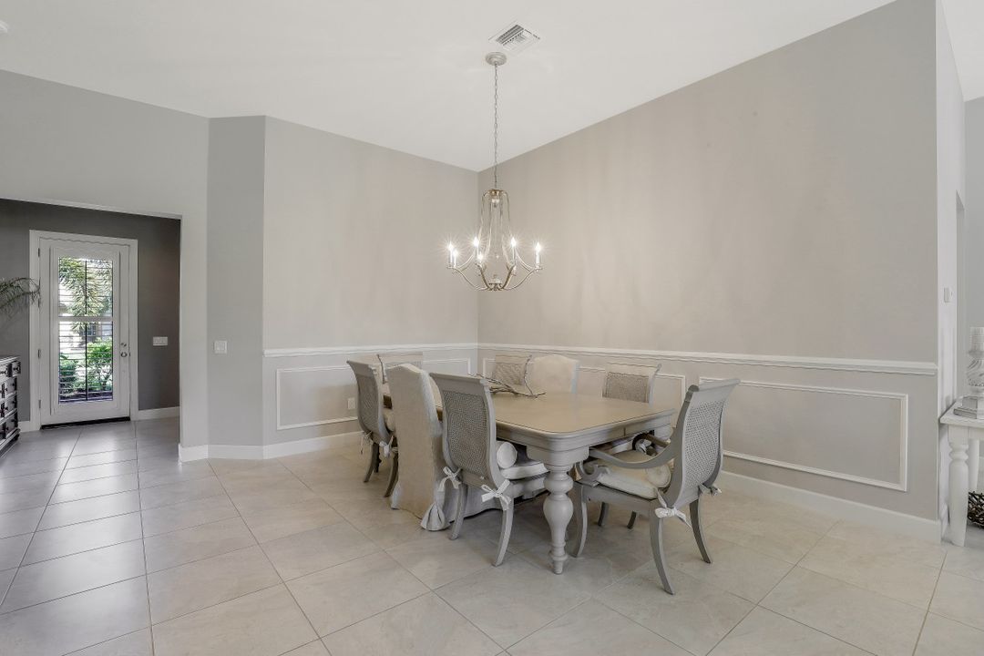 16320 Camden Lakes Cir, Naples, FL 34110