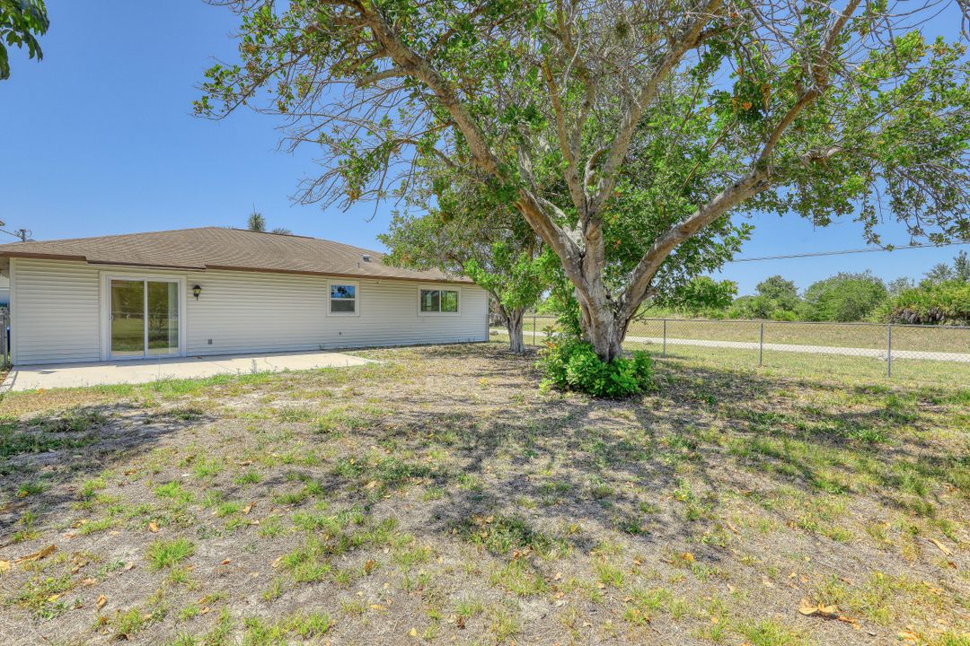 1321 NE 17th St, Cape Coral, FL 33909