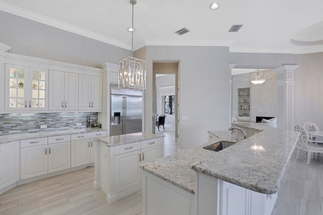 6587 Barbera Ln, Naples, FL 34113