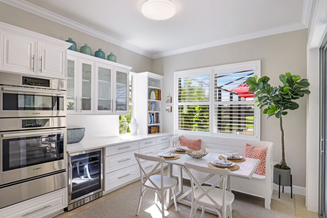 9423 Quarry Dr, Naples, FL 34120