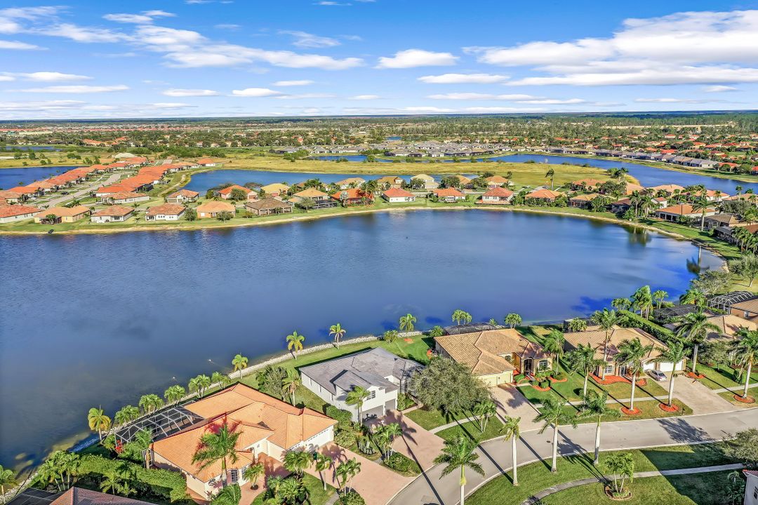 2198 Grove Dr, Naples, FL 34120