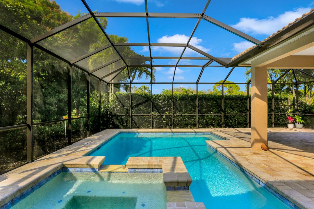 6615 Chestnut Cir, Naples, FL 34109