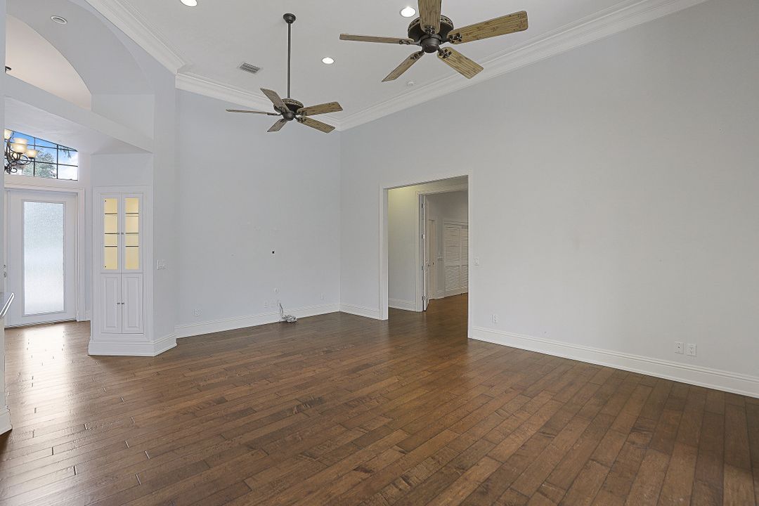 1905 Fairfax Cir, Naples, FL 34109