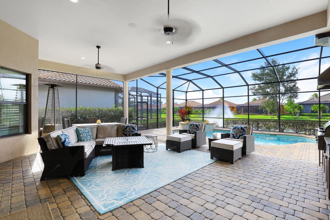 7446 Lantana Cir, Naples, FL 34119