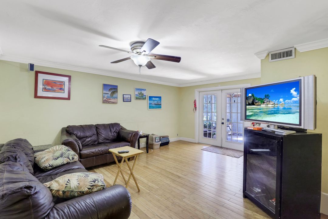 431 12th Ave NW, Naples, FL 34120