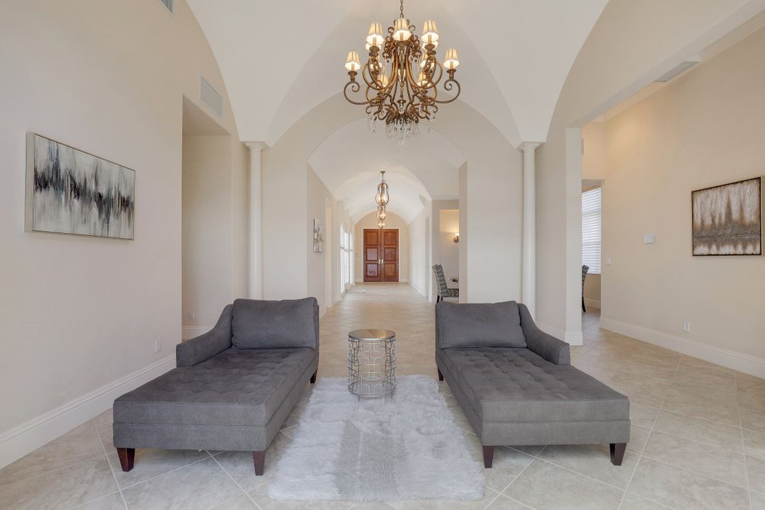 8560 Bellagio Dr, Naples, FL 34114