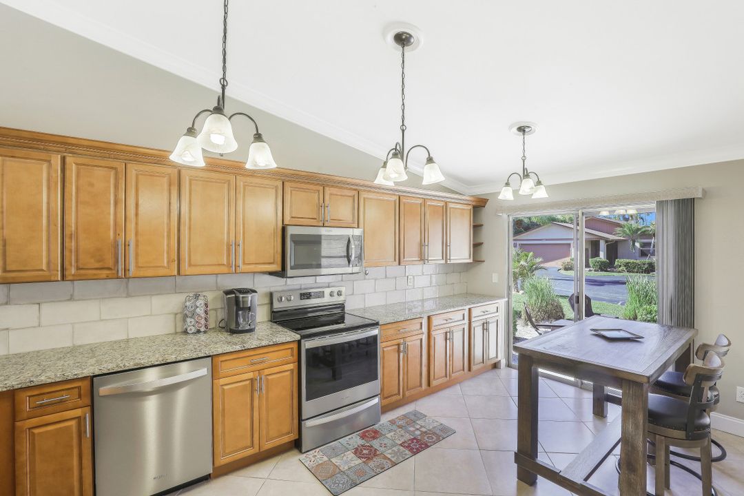 6474 Royal Woods Dr, Fort Myers, FL 33908