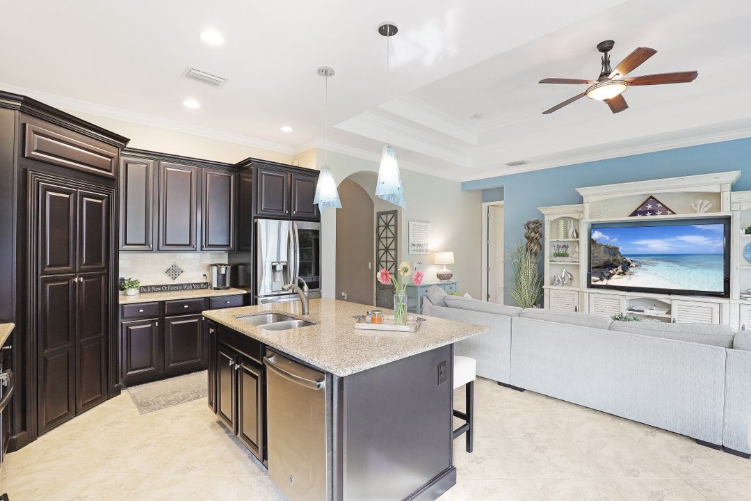 9367 Isla Bella Cir, Bonita Springs, FL 34135