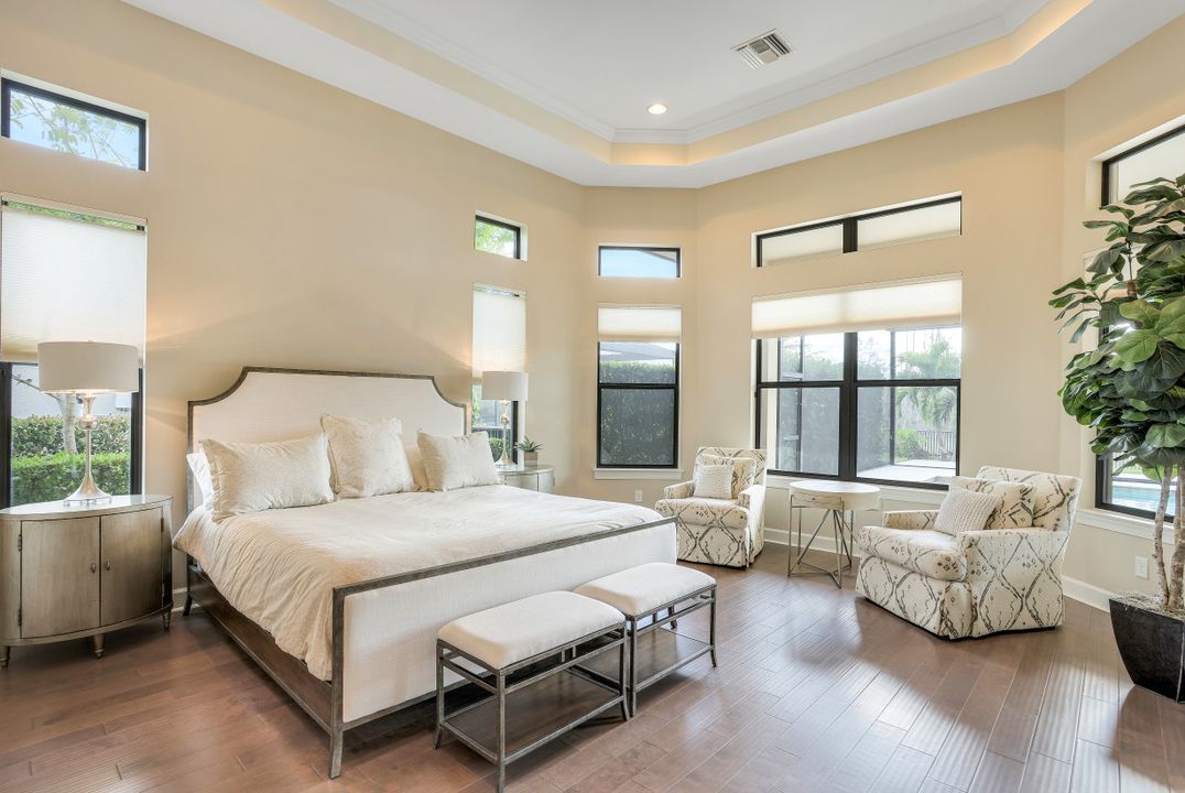 9086 Sorreno Ct, Naples, FL 34119