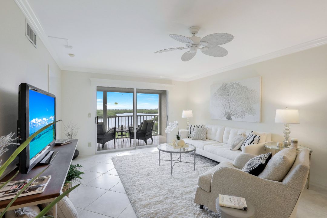 320 Horse Creek Dr #403, Naples, FL 34110