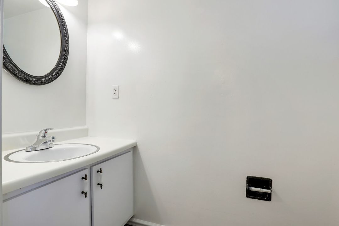 5860 Whiting Ct, Fort Myers, FL 33919