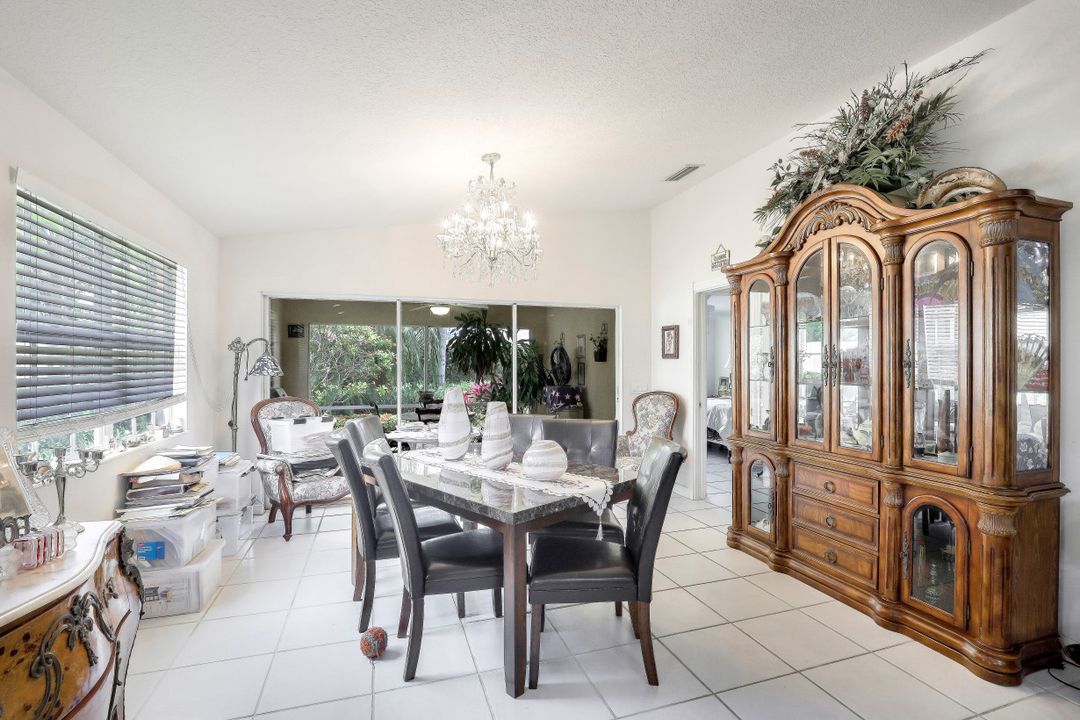 4280 Redonda Ln, Naples, FL 34119