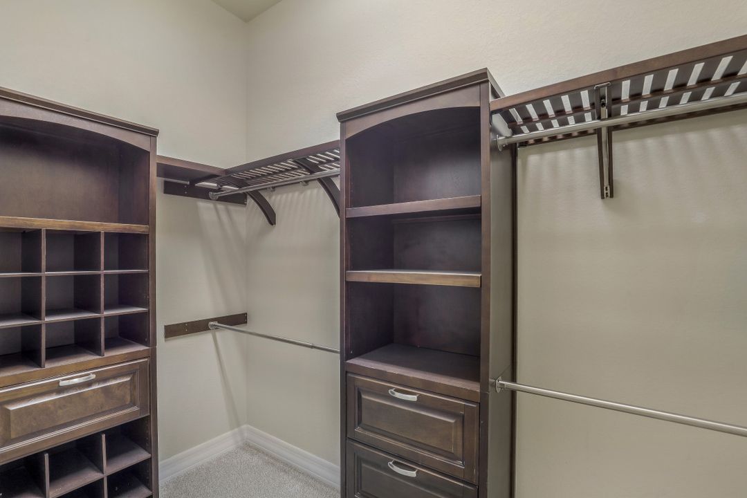 3192 Pacific Dr, Naples, FL 34119