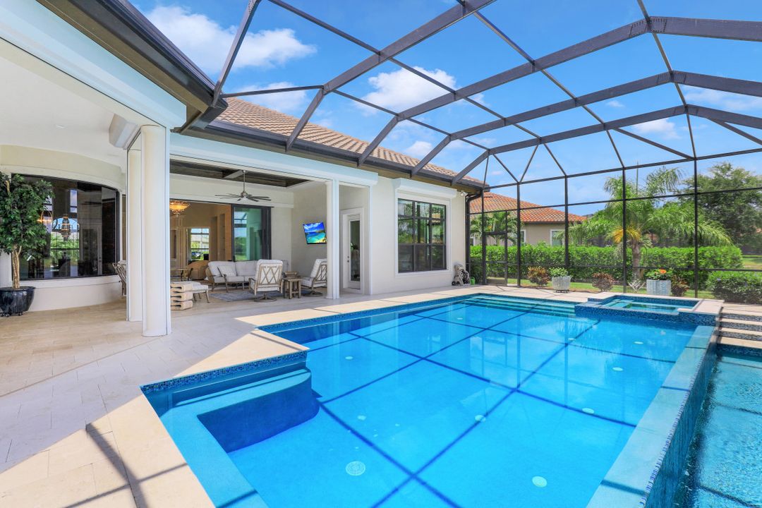 6587 Barbera Ln, Naples, FL 34113