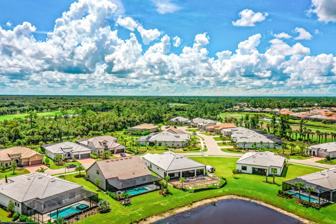 9765 Everglades Dr, Naples, FL 34120