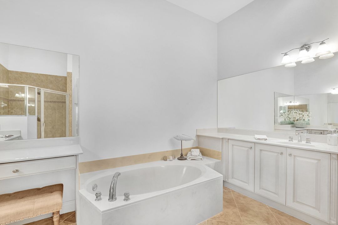 9243 Tesoro Ln #204, Naples, FL 34114