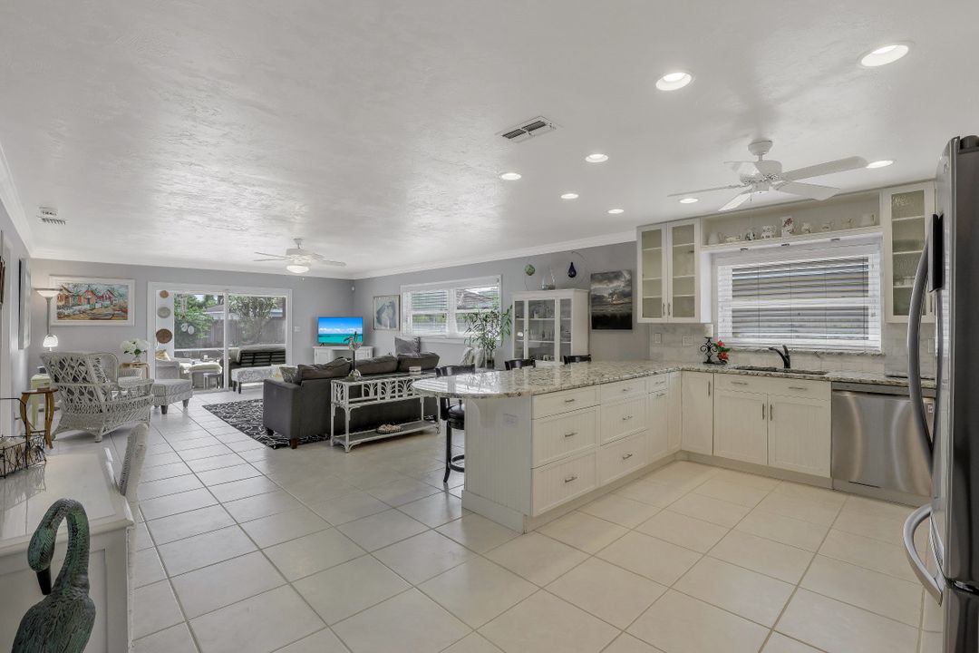 562 100th Ave N, Naples, FL 34108