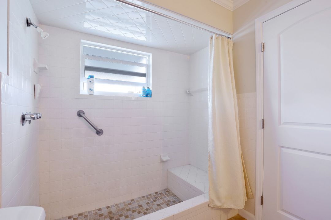 27515 Los Amigos Ln, Bonita Springs, FL 34135