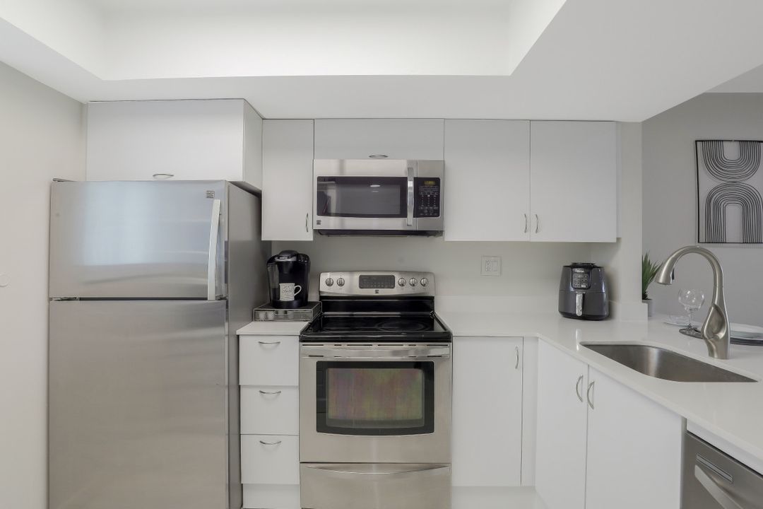 1004 Manatee Rd, Naples, FL 34114