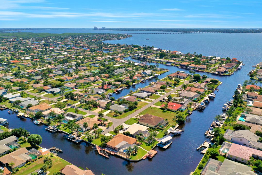 1902 SE 32nd St, Cape Coral, FL 33904