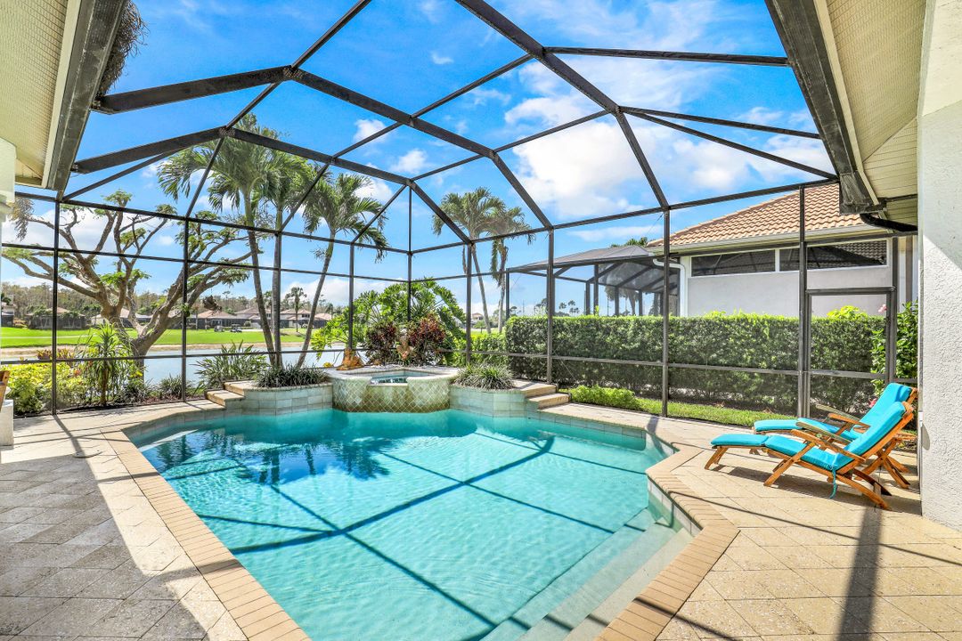 5958 Amberwood Dr, Naples, FL 34110