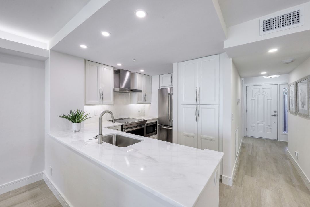 990 Cape Marco Dr #507, Marco Island, FL 34145