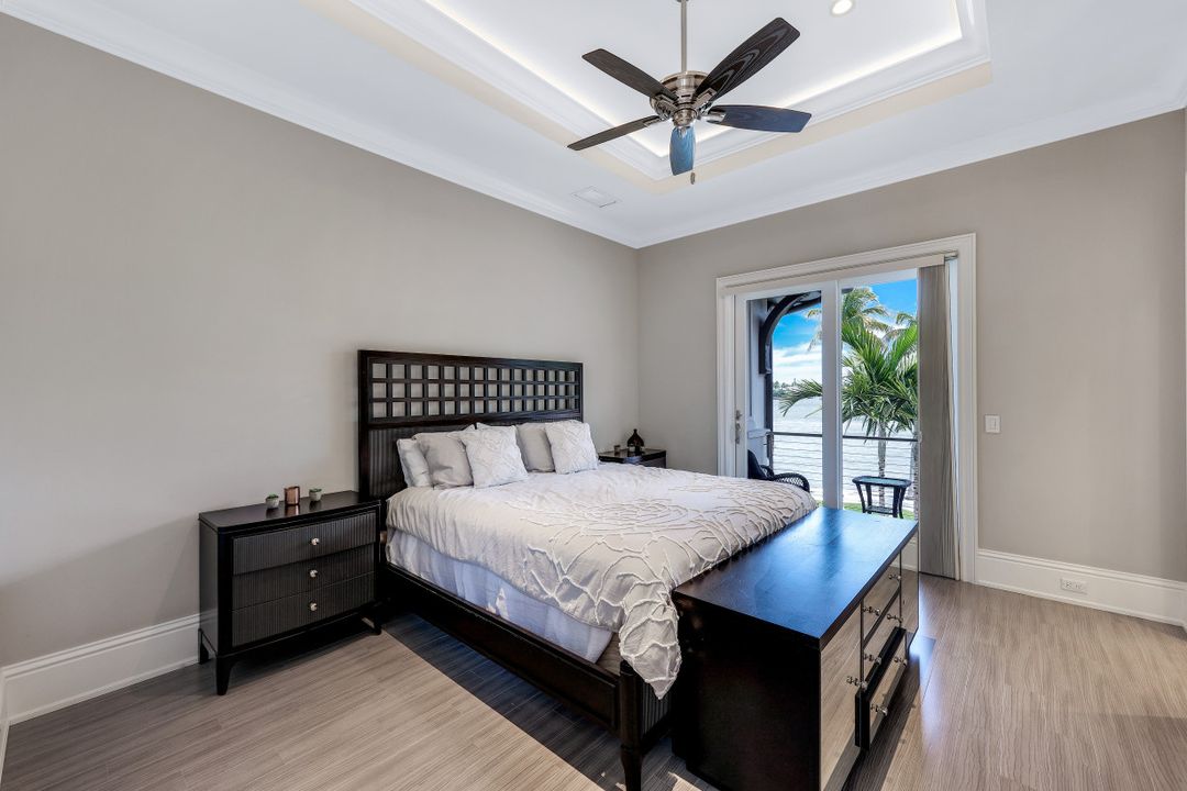 970 Aqua Cir, Naples, FL 34102